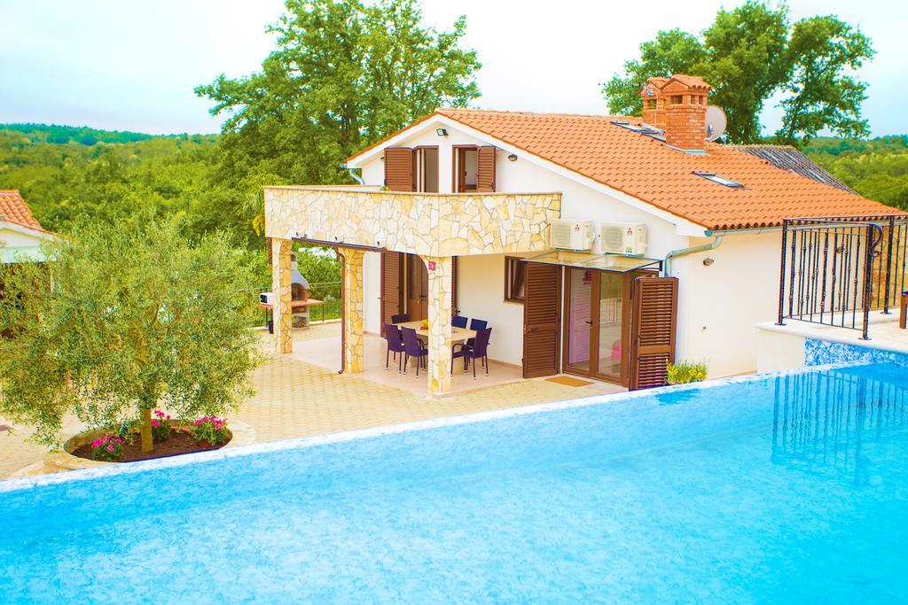 Villa Lara Karojba Pokój zdjęcie